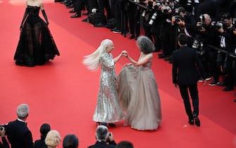 CANNES, FRANCE - MAY 27: Helen Mirren and Andie MacDowell attend the screening of "Mother And Son (Un Petit Frere)" during the 75th annual Cannes film festival at Palais des Festivals on May 27, 2022 in Cannes, France. (Photo by Gareth Cattermole/Getty Images)