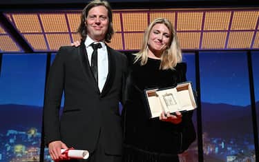 CANNES, FRANCE - MAY 28: Director Felix Van Groeningen and Charlotte Vandermeersch win Ex-Aequo the Jury Prize for the movie 'Le Otto Montagne' (The Eight Mountains) during the closing ceremony for the 75th annual Cannes film festival at Palais des Festivals on May 28, 2022 in Cannes, France. (Photo by Stephane Cardinale - Corbis/Corbis via Getty Images)