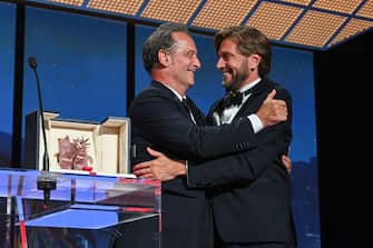 CANNES, FRANCE - MAY 28: Director Ruben Ostlund (R) receives, from President of the Jury Vincent Lindon (L), the Palm d'Or Award for the movie 'Triangle of Sadness' during the closing ceremony for the 75th annual Cannes film festival at Palais des Festivals on May 28, 2022 in Cannes, France. (Photo by Stephane Cardinale - Corbis/Corbis via Getty Images)