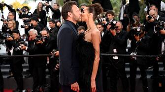 French actor and member of the Camera d'or jury Samuel Le Bihan kisses Romanian actress and model Stefania Cristian as they arrive for the Closing Ceremony of the 75th edition of the Cannes Film Festival in Cannes, southern France, on May 28, 2022. (Photo by PATRICIA DE MELO MOREIRA / AFP) (Photo by PATRICIA DE MELO MOREIRA/AFP via Getty Images)