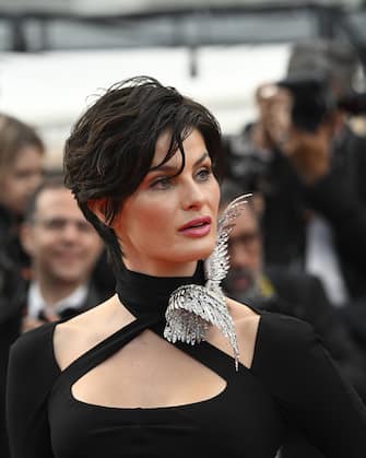 CANNES, FRANCE - MAY 28: Isabeli Fontana attends the closing ceremony red carpet for the 75th annual Cannes film festival at Palais des Festivals on May 28, 2022 in Cannes, France.  (Photo by Gareth Cattermole / Getty Images)