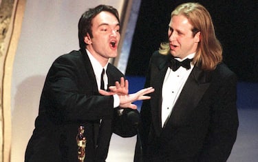 LOS ANGELES, CA - MARCH 27:  Co-writers Quentin Tarantino (L) and Roger Avary accept the Oscar award for best original screenplay for the film "Pulp Fiction" at the 67th Annual Academy Awards 27 March 1995 in Los Angeles. Tarantino also directed the film.  AFP PHOTO  (Photo credit should read DON EMMERT/AFP via Getty Images)
