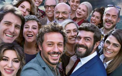 A casa tutti bene, il cast del film con Stefano Accorsi. FOTO