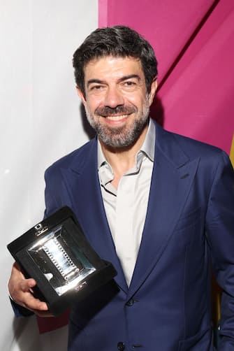 ROME, ITALY - JUNE 20: Pierfrancesco Favino poses with the Best Actor Award for "Nostalgia" at the 76th Nastri D'Argento 2022 on June 20, 2022 in Rome, Italy. (Photo by Daniele Venturelli/Daniele Venturelli / WireImage  )