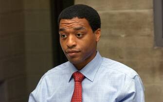 Chiwetel Ejiofor stars as Detective Bill Mitchell in INSIDE MAN, a tense hostage drama from Director Spike Lee.