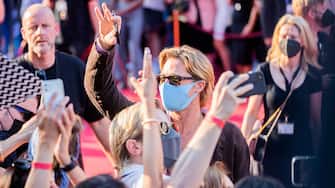 19 July 2022, Berlin: Brad Pitt, actor, waves to fans as he arrives at the German premiere of the feature film '' Bullet Train '' at the Zoopalast.  (Credit Image: Â © Christoph Soeder / dpa via ZUMA Press)