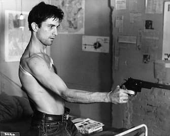 Robert De Niro points a gun in a scene from the film 'Taxi Driver', 1976. (Photo by Columbia Pictures/Getty Images)