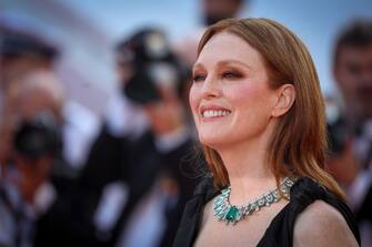 CANNES, FRANCE - MAY 17: Julianne Moore attends the screening of "Final Cut (Coupez!)" and opening ceremony red carpet for the 75th annual Cannes film festival at Palais des Festivals on May 17, 2022 in Cannes, France. (Photo by Mike Marsland/WireImage)