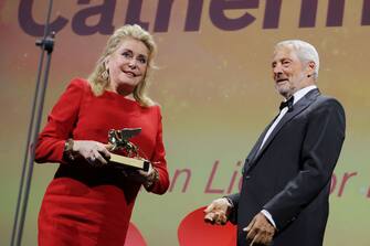 VENICE, ITALY - AUGUST 31: Catherine Deneuve receives the Golden Lion For Lifetime Achievement Award from President of the Venice Biennale Roberto Cicutto during the opening ceremony of the 79th Venice International Film Festival on August 31, 2022 in Venice, Italy. (Photo by Victor Boyko/Getty Images for Netflix)