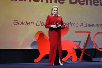 VENICE, ITALY - AUGUST 31: Catherine Deneuve receives the Golden Lion For Lifetime Achievement Award during the opening ceremony of the 79th Venice International Film Festival on August 31, 2022 in Venice, Italy. (Photo by Vittorio Zunino Celotto/Getty Images)