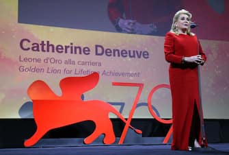 VENICE, ITALY - AUGUST 31: Catherine Deneuve receives the Golden Lion For Lifetime Achievement Award during the opening ceremony of the 79th Venice International Film Festival on August 31, 2022 in Venice, Italy. (Photo by Vittorio Zunino Celotto/Getty Images)