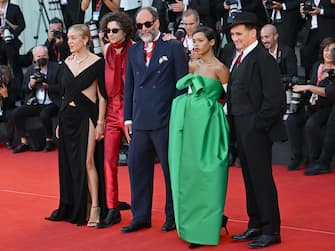 (L-R)  US actress Chloe Sevigny, US actor Timothee Chalamet, Italian director Luca Guadagnino, Canadian actress Taylor Russell and US actor Mark Rylance arrive for the premiere of 'Bones and all' during the 79th Venice Film Festival in Venice, Italy, 02 September 2022. The movie is presented in official competition 'Venezia 79' at the festival running from 31 August to 10 September 2022.  ANSA/ETTORE FERRARI







