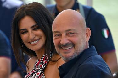 Spanish actress Penelope Cruz, left, and Italian director Emanuele Crialese arrive at Lido Beach for the Venice International Film Festival in Venice, Italy, September 4, 2022.  The 79th Venice Film Festival will take place from 31 August to 10 September 2022.  ANSA/ETTORE FERRARI