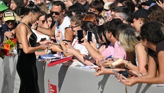Italian singer and actress Elodie arrives for the premiere of 'Ti mangio il cuore' during the 79th Venice Film Festival in Venice, Italy, 04 September 2022. The movie is presented in 'Orizzonti' section at the festival running from 31 August to 10 September 2022.  ANSA/ETTORE FERRARI

