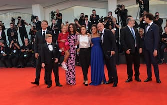 79eme Festival du Film de Venise - Mostra.
VENICE, ITALY - SEPTEMBER 04 The cast of the movie with direcror Emanuelle Crialese attends the red carpet for "L'IMMENSITA" at the 79th Venice International Film Festival on September 04, 2022 in Venice, Italy.



283717 2022-09-04  Venice Italie