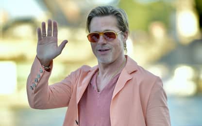 Brad Pitt, l'arrivo a Venezia a sorpresa per la prima di Blonde