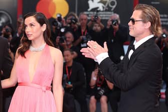 VENICE, ITALY - SEPTEMBER 08: Ana de Armas and Brad Pitt attend the "Blonde" red carpet at the 79th Venice International Film Festival on September 08, 2022 in Venice, Italy. (Photo by Daniele Venturelli/WireImage)