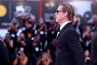 VENICE, ITALY - SEPTEMBER 08: Brad Pitt attends the "Blonde" red carpet at the 79th Venice International Film Festival on September 08, 2022 in Venice, Italy. (Photo by Franco Origlia/Getty Images)