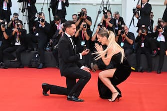VENICE, ITALY - SEPTEMBER 07: Alessandro Basciano and Sophie Codegoni attend "The Son" red carpet at the 79th Venice International Film Festival on September 07, 2022 in Venice, Italy. (Photo by Stephane Cardinale - Corbis/Corbis via Getty Images)