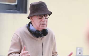 **FILE PHOTO** Allen v. Farrow reveals video of 7-year-old Dylan Farrow describing alleged sexual abuse by Woody Allen. NEW YORK, NY September 11, 2017 Woody Allen shooting on location for Untitled Woody Allen Project in New York September 11, 2017. PUBLICATIONxNOTxINxUSA Copyright: xRWx