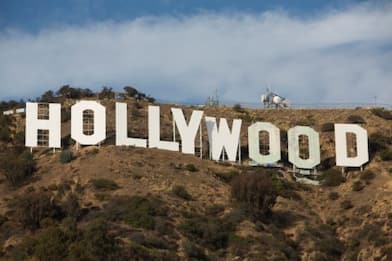 La scritta Hollywood compie 100 anni, la storia del simbolo del cinema