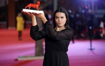 ROME, ITALY - OCTOBER 22: Lilith Grasmug attends the red carpet for the awards ceremony during the 17th Rome Film Festival at Auditorium Parco Della Musica on October 22, 2022 in Rome, Italy. (Photo by Daniele Venturelli/WireImage)