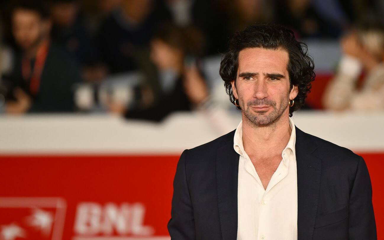 Il campione, il cast del film con Stefano Accorsi