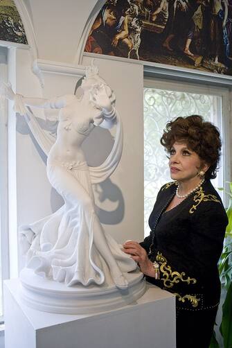 ROME, ITALY - OCTOBER 14: Italian actress Gina Lollobrigida is seen in her house next to her sculpture on October 14, 2008 in Rome, Italy.  (Photo by Marco Di Lauro/Getty Images)