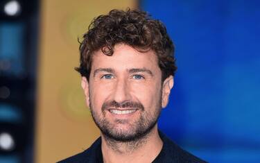 Tramite amicizia, il trailer del film di Alessandro Siani