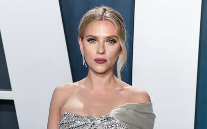 Scarlett Johansson, il look anni Sessanta sul set di Project Artemis
