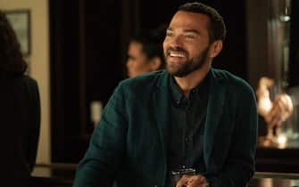 Your Place or Mine (2023), Jesse Williams as Theo Martin.  Cr.  Erin Simkin / Netflix © 2022