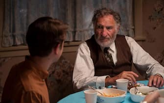 USA. Judd Hirsch in the (C)Universal Pictures new film: The Fabelmans (2022). 
Plot: Growing up in post-World War II era Arizona, a young man named Sammy Fabelman discovers a shattering family secret and explores how the power of films can help him see the truth. 
 Ref: LMK106-J8577-161122
Supplied by LMKMEDIA. Editorial Only.
Landmark Media is not the copyright owner of these Film or TV stills but provides a service only for recognised Media outlets. pictures@lmkmedia.com