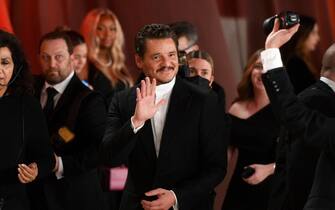 31_oscar_2023_red_carpet_look_pedro_pascal_ipa - 1 31_oscar_2023_red_carpet_look_pedro_pascal_ipa - 1