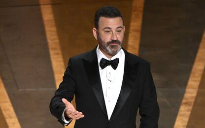 Oscar 2023, battute e gaffe di Jimmy Kimmel: cosa è successo