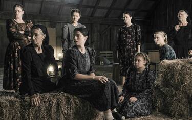 USA.  Claire Foy, Judith Ivey, Rooney Mara, Sheila McCarthy, Jessie Buckley, Michelle McLeod, Liv McNeil, Kate Hallett in the (C)United Artists Releasing new film : Women Talking (2022). 
Plot: In 2010, the women of an isolated religious community grapple with reconciling their reality with their faith. Based on the novel by Miriam Toews. 
 Ref: LMK106-J8762-130223
Supplied by LMKMEDIA. Editorial Only.
Landmark Media is not the copyright owner of these Film or TV stills but provides a service only for recognised Media outlets. pictures@lmkmedia.com