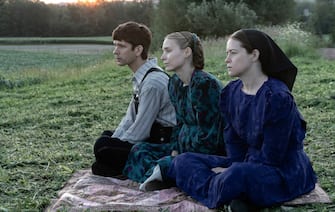 USA.  Ben Whishaw, Rooney Mara and Claire Foy in the (C)United Artists Releasing new film : Women Talking (2022).  Plot: In 2010, the women of an isolated religious community grapple with reconciling their reality with their faith.  Based on the novel by Miriam Toews.  Ref: LMK106-J8762-130223 Supplied by LMKMEDIA.  Editorial Only.  Landmark Media is not the copyright owner of these Film or TV stills but provides a service only for recognized Media outlets.  pictures@lmkmedia.com