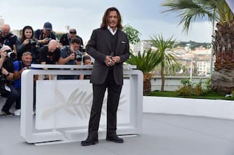 CANNES, FRANCE - MAY 17: Actor Johnny Depp attends the "Jeanne du Barry" photocall at the 76th annual Cannes film festival at Palais des Festivals on May 17, 2023 in Cannes, France. (Photo by Dominique Charriau/WireImage)