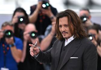 CANNES, FRANCE - MAY 17: Johnny Depp poses during a photocall for the film Jeanne du Barry at Palais des Festivals at the 76th Cannes Film Festival in Cannes, France on May 17, 2023. (Photo by Mustafa Yalcin/Anadolu Agency via Getty Images)