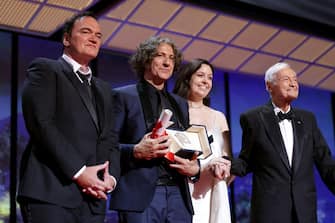 CANNES, FRANCE - MAY 27: Jonathan Glazer (C) receives The Grand Prix Award for 'The Zone of Interest' from Quentin Tarantino (L) and Roger Corman (R) during the closing ceremony during the 76th annual Cannes film festival at Palais des Festivals on May 27, 2023 in Cannes, France. (Photo by Pascal Le Segretain/Getty Images)