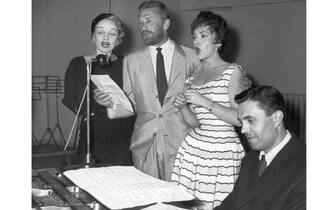 14th August 1955:  The actors Marlene Dietrich (1901-1992), Kirk Douglas and Gina Lollobrigida rehearse for a charity concert in Paris.  (Photo by Keystone/Getty Images)