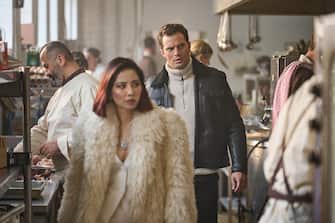 Heart of Stone - (L to R) Jing Lusi as Yang and Jamie Dornan as Parker in Heart Of Stone.  Cr.  Robert Viglasky/Netflix © 2023.