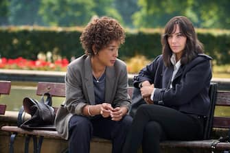 Heart of Stone - (L to R) Sophie Okonedo as Nomad/King of Hearts and Gal Gadot as Rachel Stone in Heart Of Stone.  Cr.  Robert Viglasky/Netflix © 2023.