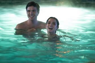 Jacob Elordi as Charlie De Lisle and Ana de Armas as Melinda Van Allen in 20th Century Studios' DEEP WATER, exclusively on Hulu.  Photo courtesy of 20th Century Studios.  © 2022 20th Century Studios.  All Rights Reserved.