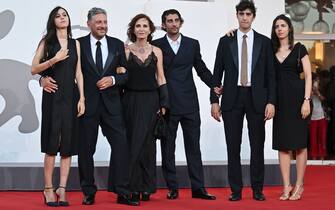 11_venice_2023_red_carpet_look_getty - 1