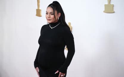 Oscar 2024, Vanessa Hudgens incinta sul red carpet