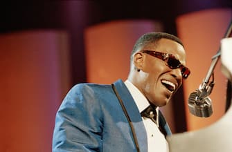 Pictured: JAMIE FOXX as Ray Charles.