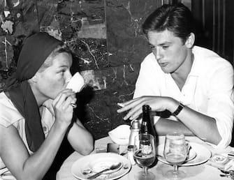 ROMY SCHNEIDER & ALAIN DELON  
enjoy a drink at a Rome Nightclub.
Editorial Use Only
Ref: FB
sales@capitalpictures.com
www.capitalpictures.com
Supplied by Capital Pictures