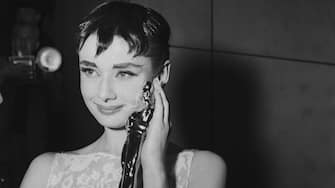 Audrey Hepburn holding the Academy Award for best actress in Roman Holiday, her first American film.