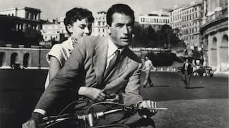 AUDREY HEPBURN & GREGORY PECK 
in Roman Holiday
*Editorial Use Only*
www.capitalpictures.com
sales@capitalpictures.com
Supplied by Capital Pictures