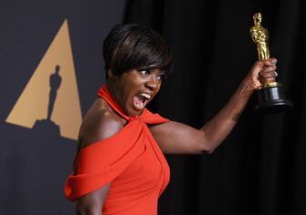 HOLLYWOOD, CA - FEBRUARY 26:  Actress Viola Davis poses in the press room at the 89th annual Academy Awards at Hollywood & Highland Center on February 26, 2017 in Hollywood, California.  (Photo by Jason LaVeris/FilmMagic)